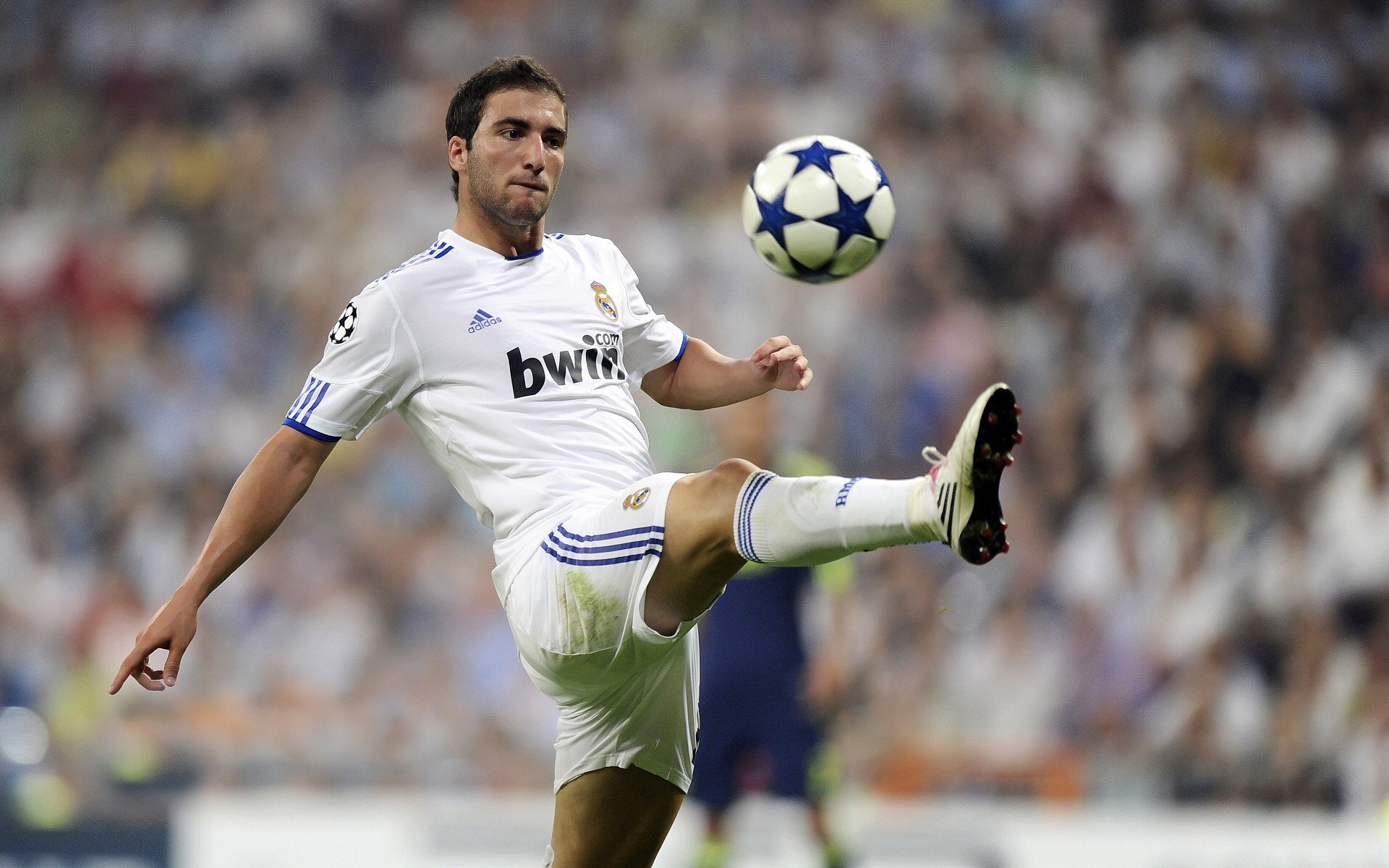 mk电竞官网-中超积分榜最新情况:保级形势紧迫,降级逼近三队,中超积分榜完整版2021